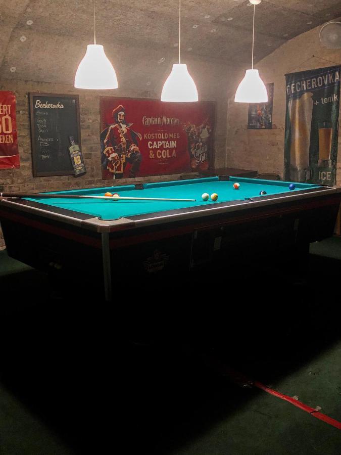 Whole Basement Former Pub2 For Stag Do, Men'S Cave Budapest Ngoại thất bức ảnh