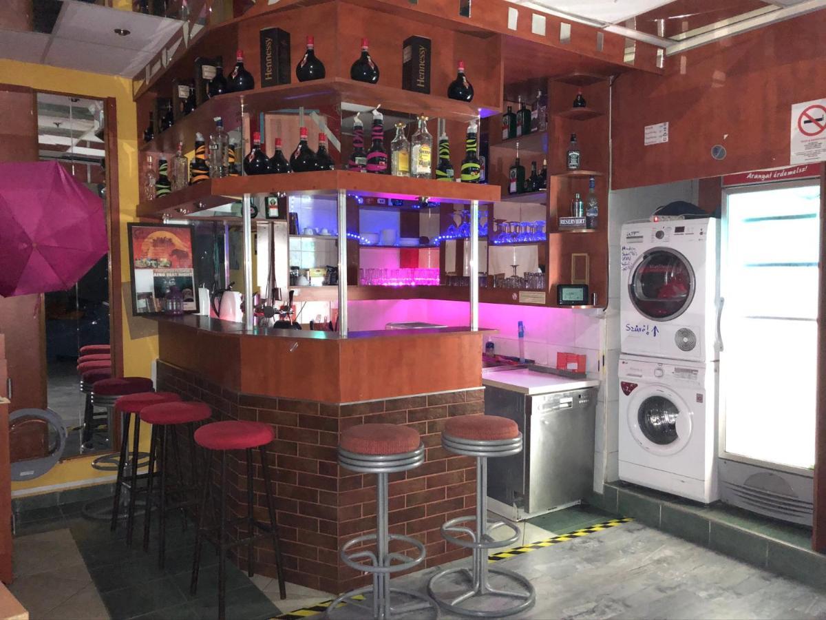 Whole Basement Former Pub2 For Stag Do, Men'S Cave Budapest Ngoại thất bức ảnh