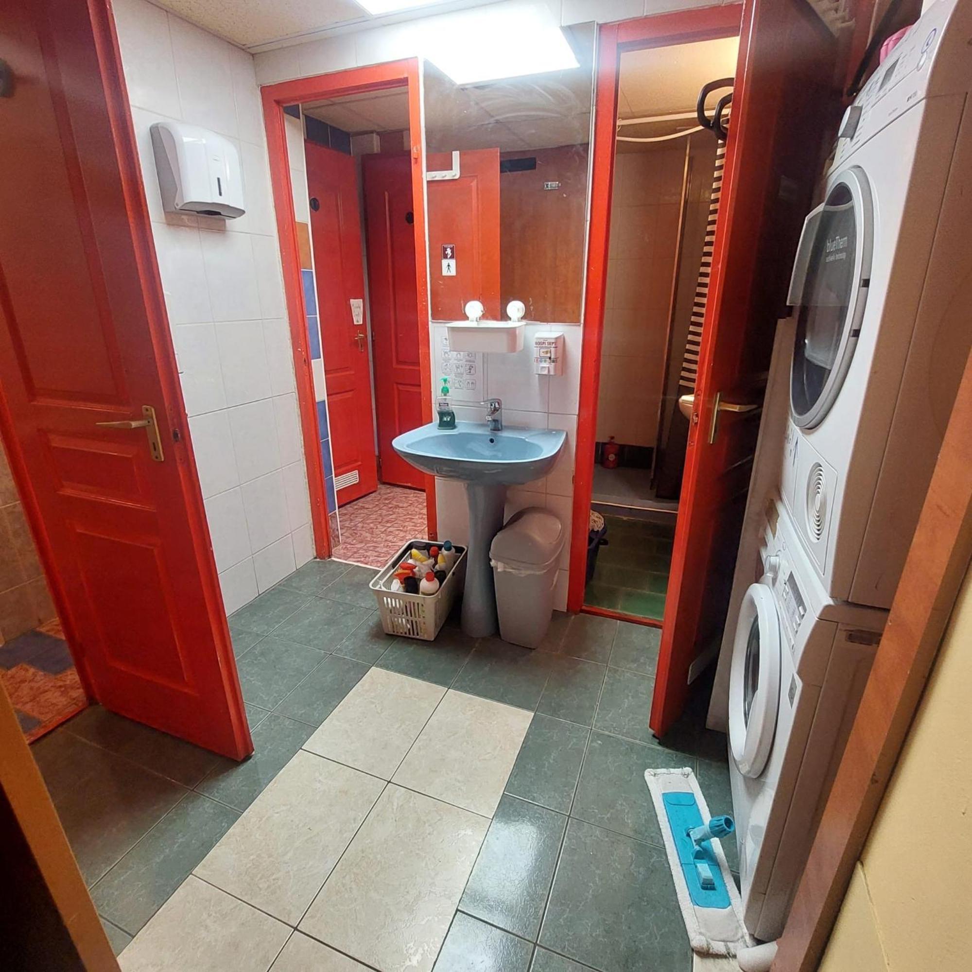 Whole Basement Former Pub2 For Stag Do, Men'S Cave Budapest Ngoại thất bức ảnh