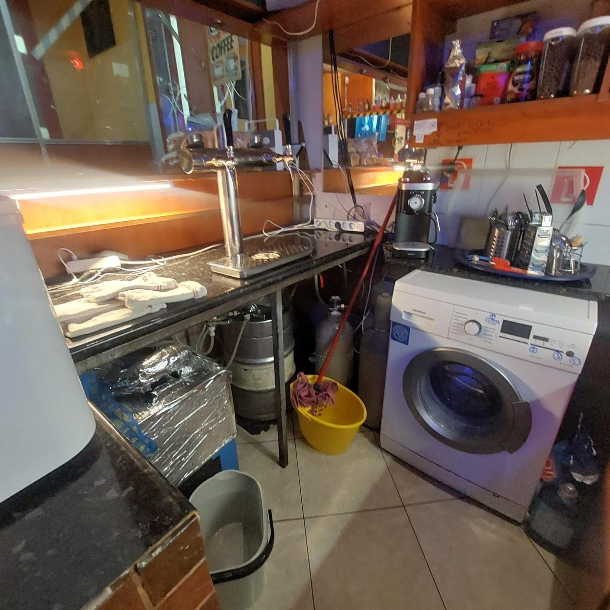 Whole Basement Former Pub2 For Stag Do, Men'S Cave Budapest Ngoại thất bức ảnh